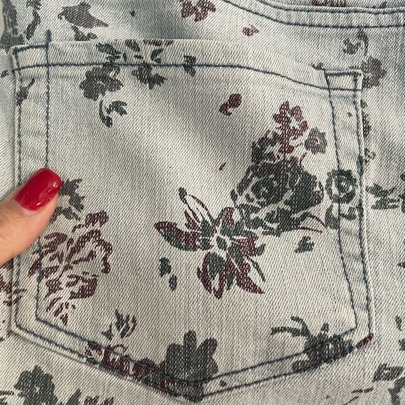Faded Glory Blue Flowered Jean Shorts in size 10 - Picture 5 of 5